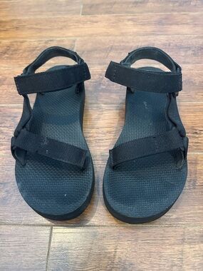 Black Teva sandals, women’s size 7